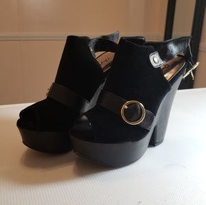 Chunky heels black